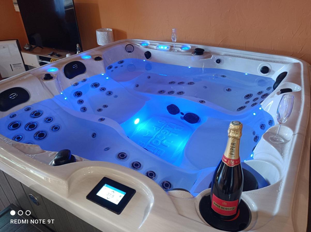 Sauna & Double Jacuzzi Interieur Et Sous Les Etoiles 1H30 Paris Ladon Luaran gambar